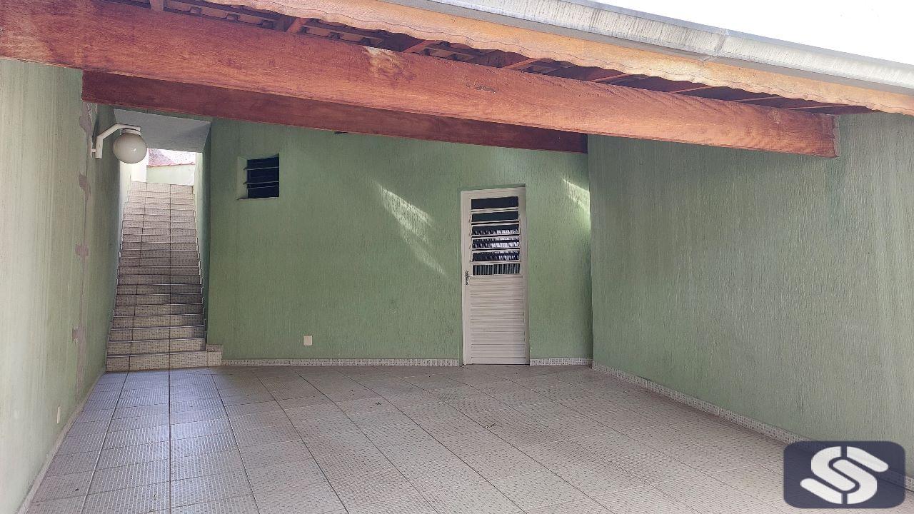 CASA À VENDA 155 M² 2 DORMITÓRIOS E GARAGEM PARA 4 VEÍCULOS NO JARDIM SÃO JOSÉ